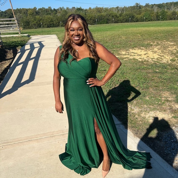 Green one shoulder dress with padding … worn once - Picture 1 of 2